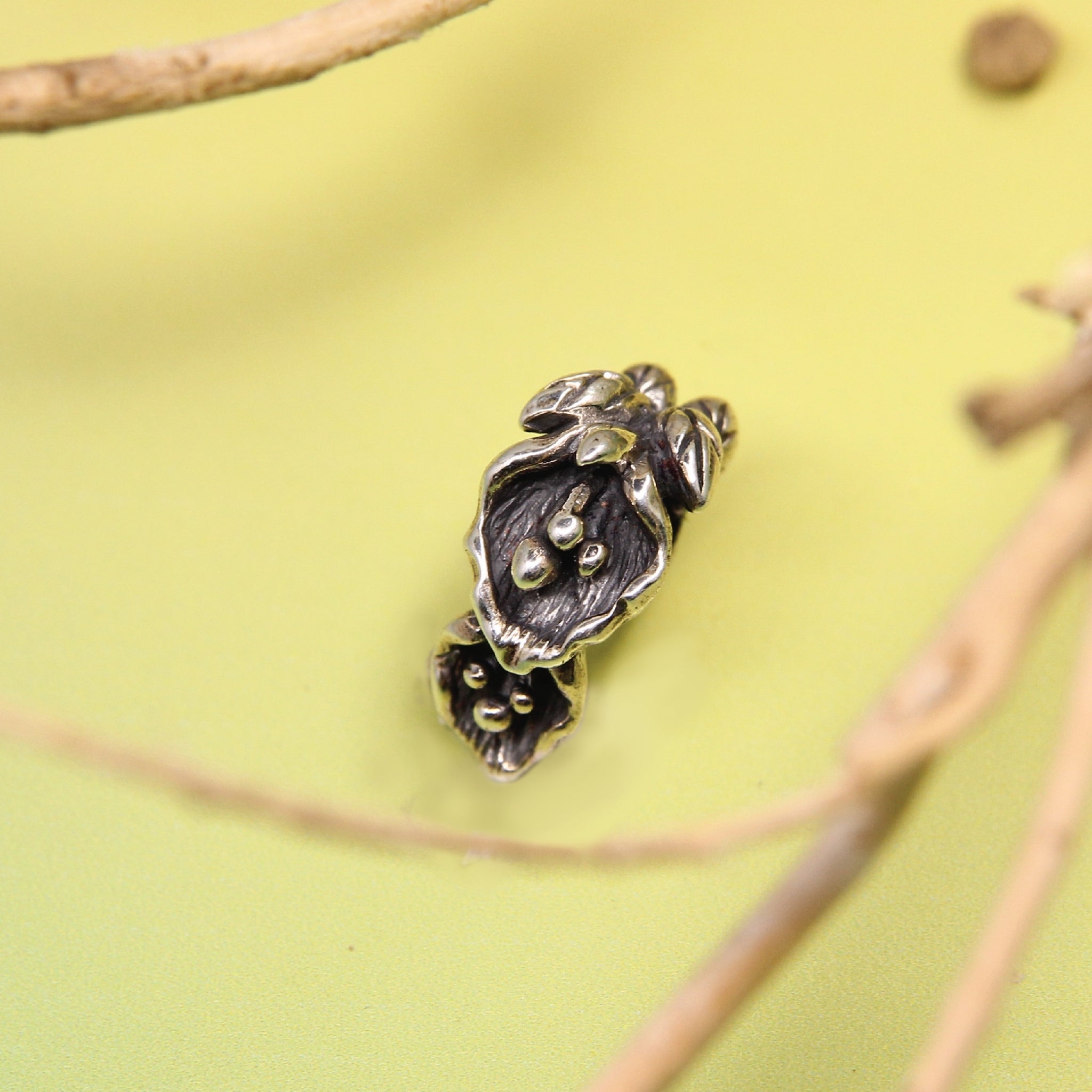 Moonshadow Lily Bead