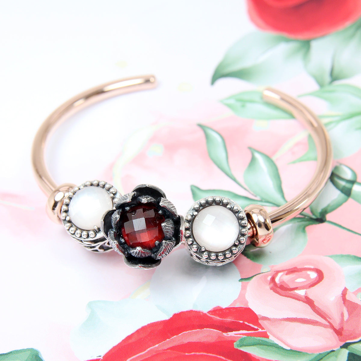 Lotus Garnet Stopper